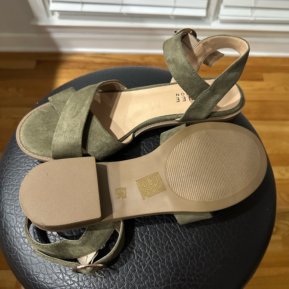 Olive Greene Journee Collectio Women's Sandals 💚! Best Offer Accepted! - Picture 6 of 8